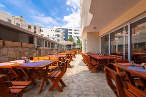 Restaurant - Apart-Hotel Saraj (Dobra Voda)