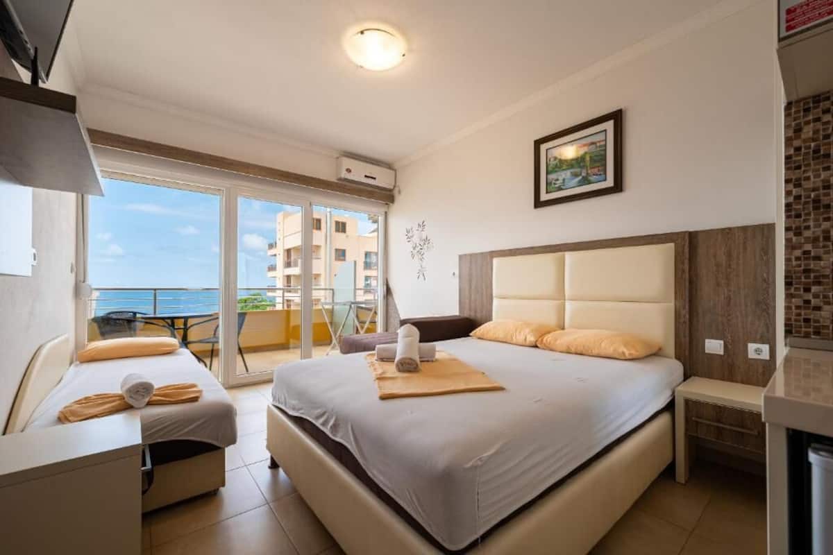 Family Triple Room | Free WiFi