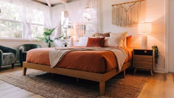 4 bedrooms, iron/ironing board, WiFi, bed sheets