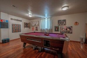 Game room - Nook on Nebula: Your Home Away From Home (Livingston)