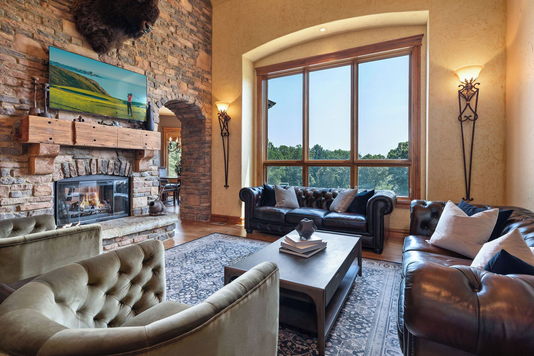 Smart TV, fireplace, video games, table tennis