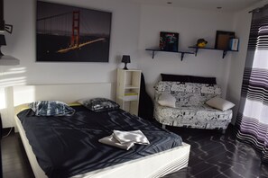 5 bedrooms, iron/ironing board, travel cot, WiFi