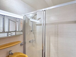 Hair dryer - Spacious 3 Room Apartment, Les Gets - 6 Guests, Central, WiFi, Terrace, Parking (Les Gets)
