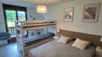 1 bedroom, iron/ironing board, travel crib, WiFi