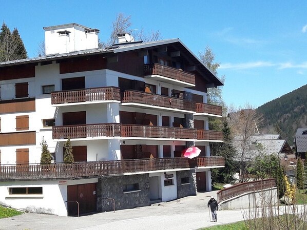 المنشأة من الخارج