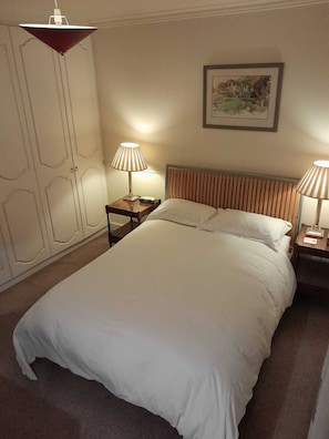 1 chambre, fer et planche à repasser, Wi-Fi gratuit, draps fournis