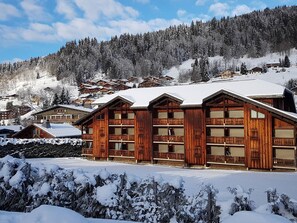 Exterior - Central 2BR + Cabin, Sleeps 5 - Near Shops, ESF & Pistes, Parking Included (Les Gets)
