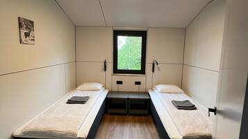 Deluxe Cabin | Free WiFi, bed sheets