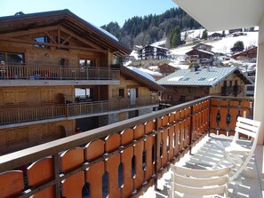 Property grounds - Cozy 2-Room Apartment for 5, South-Facing Balcony, Near Shops and Slopes, Garage Included (Les Gets)