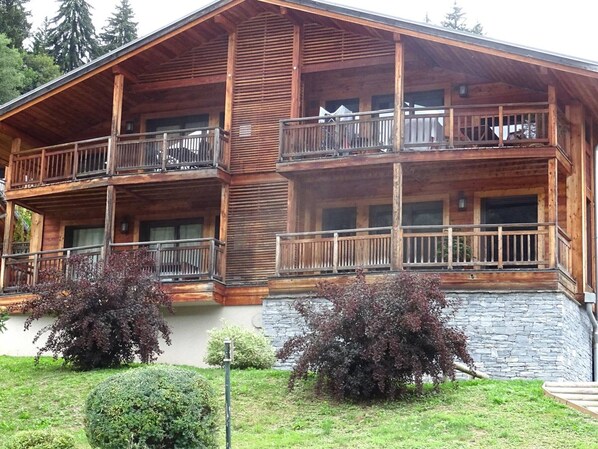 المنشأة من الخارج