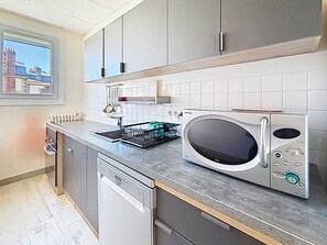 Mikrovågsugn, ugn, spishäll och diskmaskin