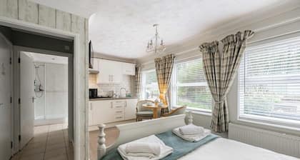 Cosy ground floor pet friendly Saxony studio with gardens and pool near Cromer