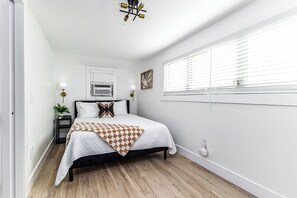 1 chambre, bureau, fer et planche à repasser, accès au Wi-Fi (inclus)