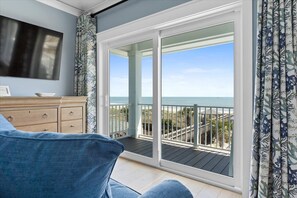 TV, fireplace, foosball, books - Pirates Chest, Ocean Isle Beach (Ocean Isle Beach)