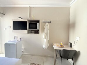 1 slaapkamer, een strijkplank/strijkijzer, wifi, beddengoed