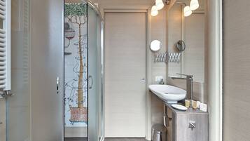Family Duplex, City View | Bilik Mandi