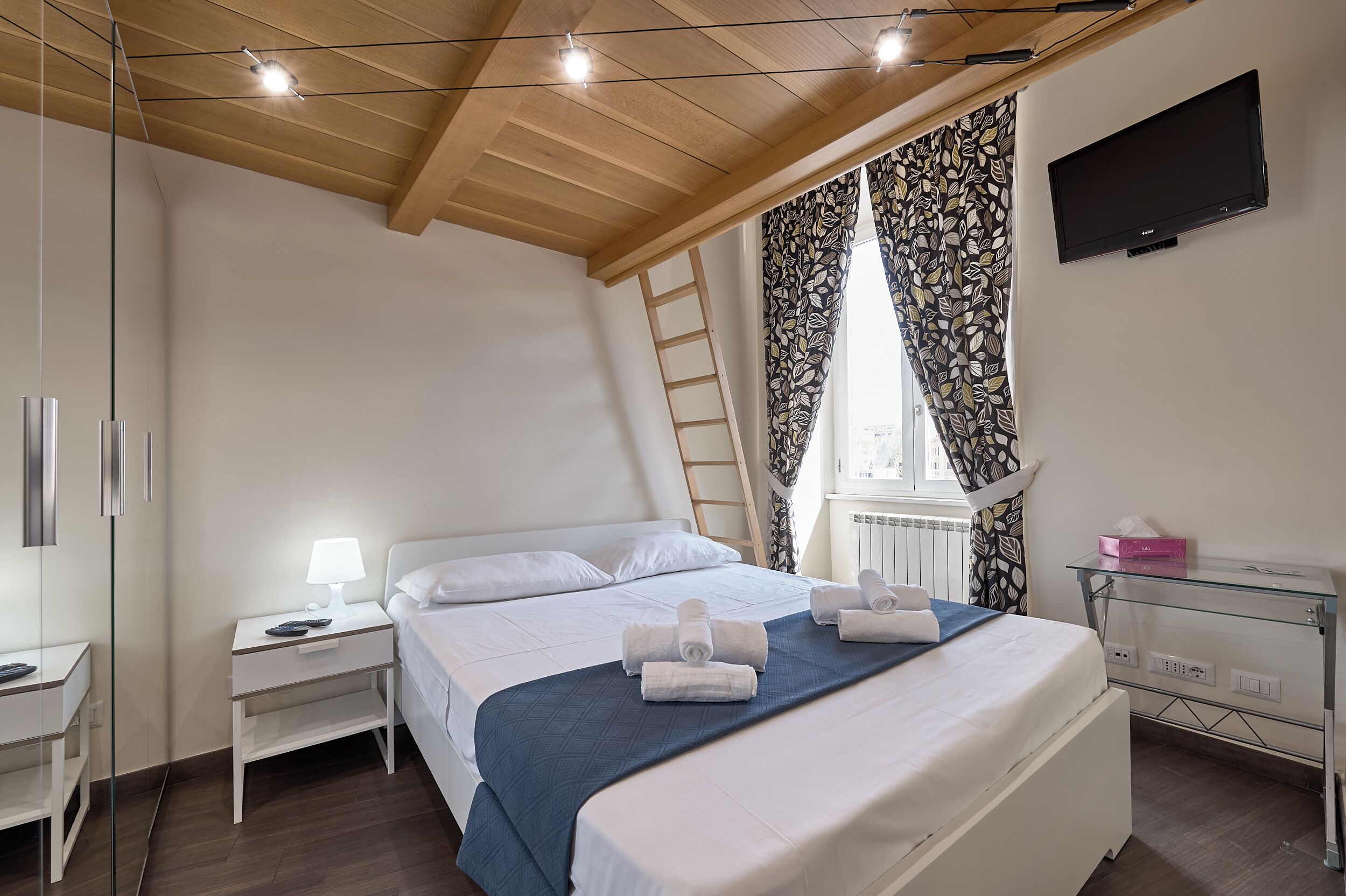 Dúplex familiar, vista a la ciudad | 3 habitaciones y caja de seguridad en la habitación 