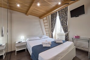 Family Duplex, City View | 3 bedrooms, in-room safe, iron/ironing board, free WiFi - A casa Di Roberta (Rome)