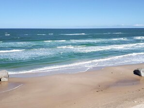 A beach with waves, clear sky, and distant horizon. - 5 Star Holiday Home in Albaek (Aalbaek)