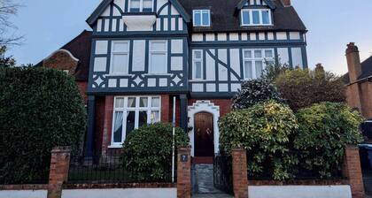 Charming Flat in Bromley, London