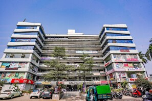 Voorkant accommodatie - avond/nacht