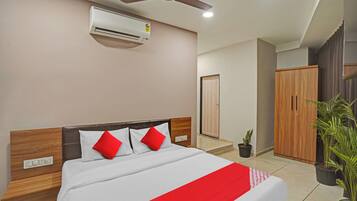 Luxury Double Room, Air conditioning | View from room