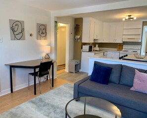 TV, offices - Central Location, Cozy, and Well-Equipped (Halifax)