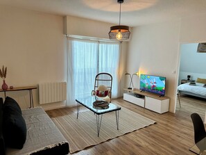 TV connectée, livres, vidéothÚque