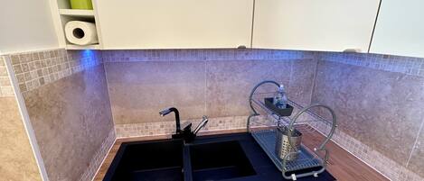 KĂŒhlschrank, Mikrowelle, Ofen, Herdplatte