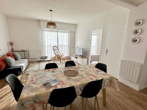 TV connectée, livres, vidéothÚque