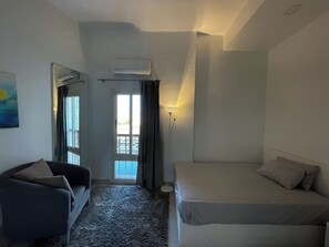 2 chambres, fer et planche à repasser, Wi-Fi, draps fournis