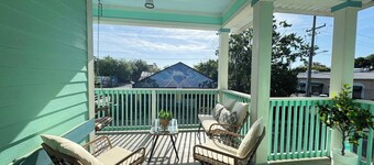 The Orange Blossom Suite | Near UF, Shands, D-town