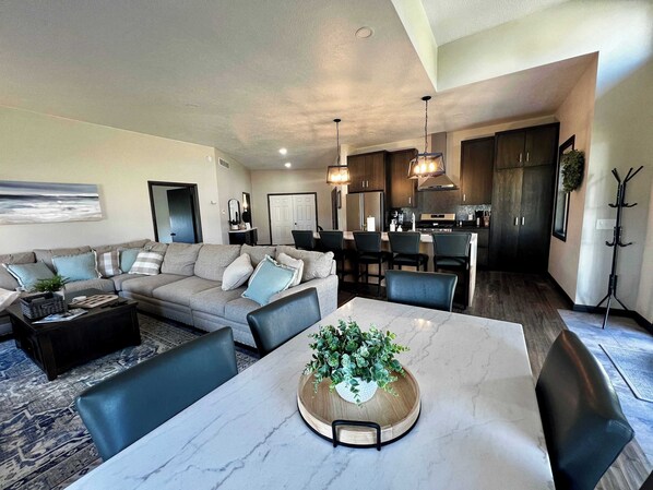 TV, fireplace, offices