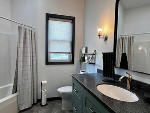 Dusch, hårtork och handdukar