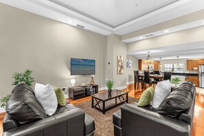 TV, offices - Cozy 4BR Family Villa | Enchanted Garden w/ Olympic length pool (Orlando)