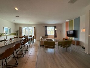 Televisión y oficina 