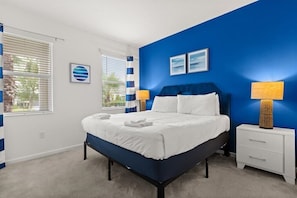 8 bedrooms, desk, iron/ironing board, travel crib