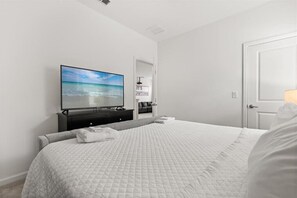 8 habitaciones, escritorio y tabla de planchar con plancha 