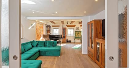 Luxurious Limestone Mansion - 320 sqm - 7 Rooms