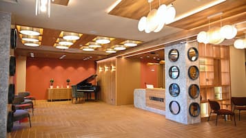 Coin salon dans le hall