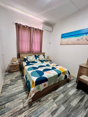 3 chambres, fer et planche à repasser, Wi-Fi, draps fournis