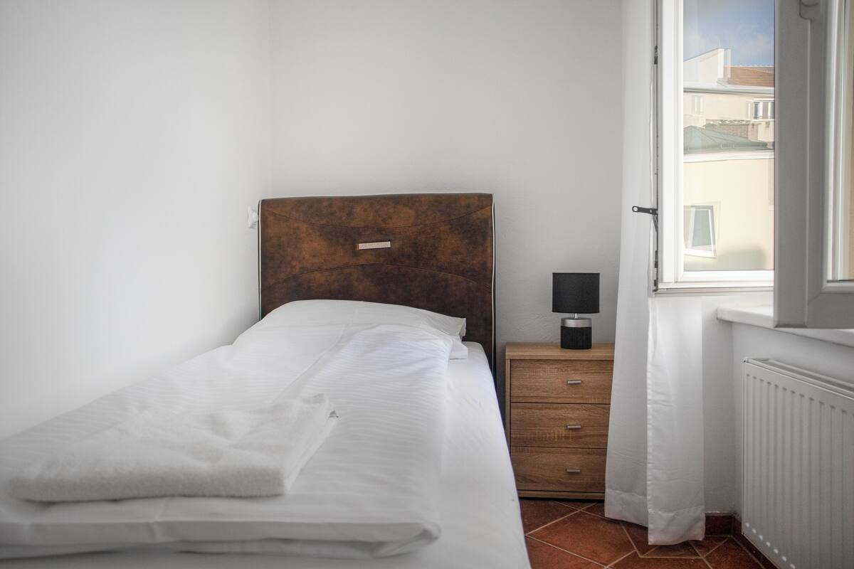 Basic-Zimmer | Bügeleisen/Bügelbrett, kostenloses WLAN