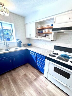 Fridge, microwave, oven, stovetop - Lovely Retro 2BR 2.5BA In Quiet Neighborhood (Beaumont)