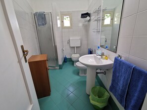 Shower, hair dryer, bidet, towels - MONDELLO VIEW WHITE HOUSE (Palermo)