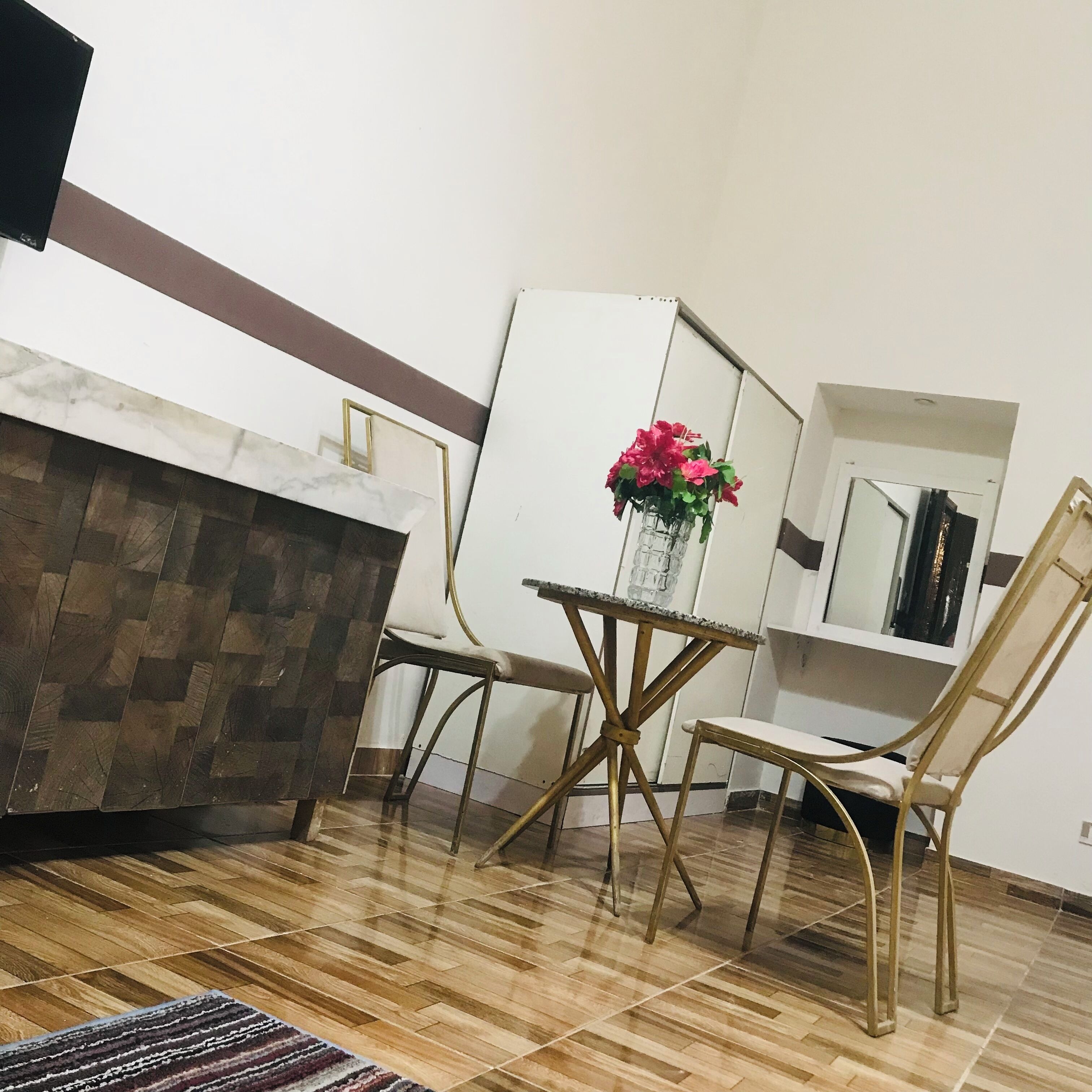 Quarto triplo básico, sacada, vista para a cidade | Cofres nos quartos, individualmente decorados