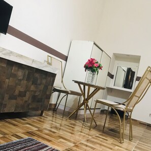 Basic-Dreibettzimmer, Balkon, Stadtblick