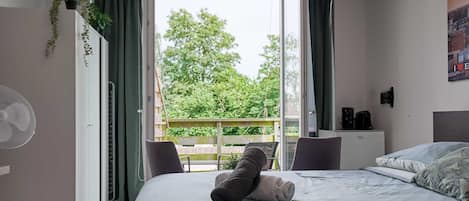 1 chambre, fer et planche Ă repasser, Wi-Fi, draps fournis