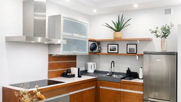 Comfort Apartment, Balcony, City View | Private kitchen | Coffee/tea maker, full-size fridge, microwave, oven