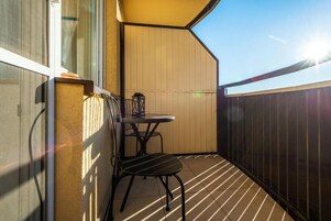 Apartamento Confort, balcón, vistas a la ciudad | Balcón