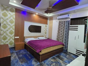 Quarto casal luxo, vista para a cidade | Comodidades do quarto